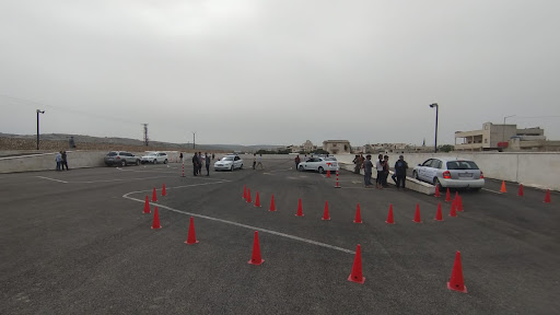 مدرسة سرمدا لتعليم قيادة السيارات