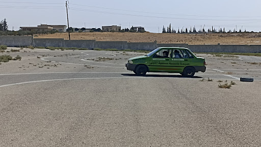 مدرسة بادية سلمية الأولى لتعليم قيادة السيارات