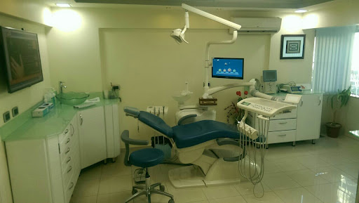 العيادة التخصصية لتقويم الاسنان