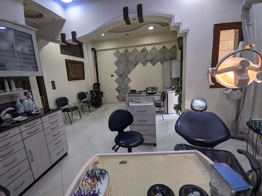 الدكتور محمد مضر أزرق