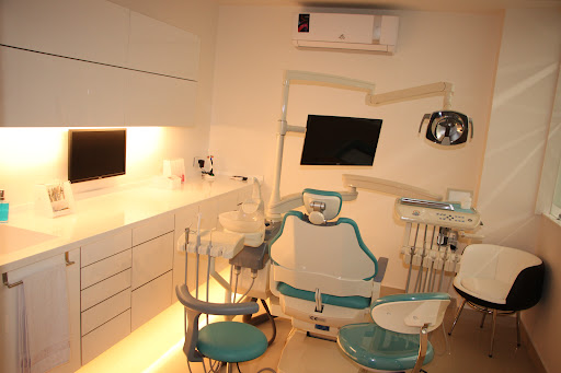 العيادة الاستشارية لتقويم الأسنان والفكين  د.طارق خطاب