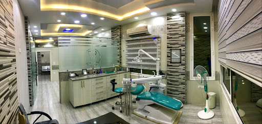عيادة تجميل و تقويم الأسنان  الدكتور رامي زهير داغوم