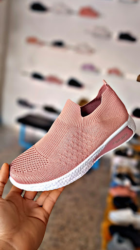 متجر الحفرة للأحذية