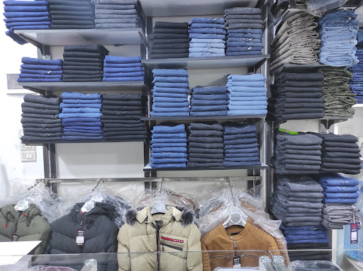 محل زارا للألبسة الرجالية