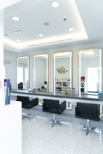 Le Blanc Salon