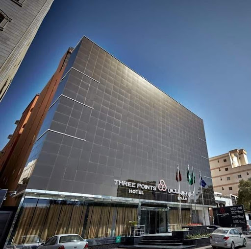 فندق ثري بوينتس السلامة